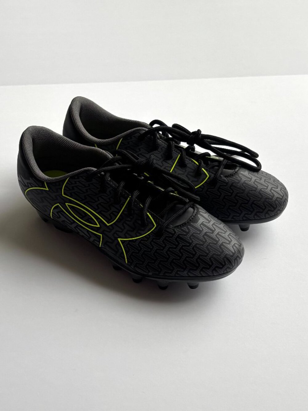 NWOT Under Armour Youth Force Soccer Cleats Size 3.5Y
